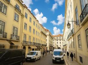 2bed flat with Balcony in Central Lisbon