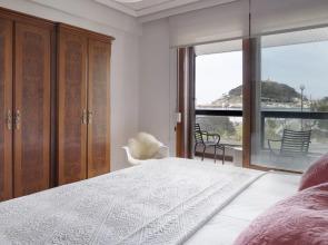 Palacio Miramar Apartment by FeelFree Rentals