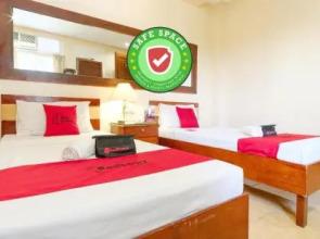 RedDoorz near Camp Montelibano