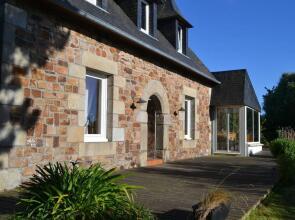Grande Maison, les pieds dans l'eau, Vacances Bord de Mer (50m de la plage).