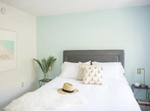 Vibrant 2BR in Miami River Inn by Sonder