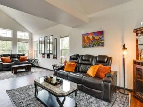 Fountain Retreat w/ Private Hot Tub & Fire Pit