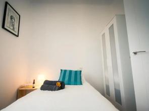 Holidays2Malaga Heredia 3 bedroom opposite Malaga Port