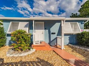 Beach Chairs, Good Kitchen, Strong Wifi on 14th Ave