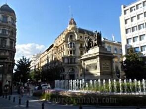 Charming Apartment Suited for Couples. Reyes Catolicos