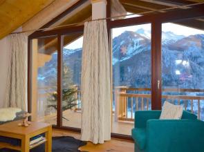 Ski-In / Ski-Out Chalet Maiskogel 13a by Alpen Apartments