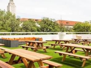 Texas State Capitol Flat- Social Living + Pool