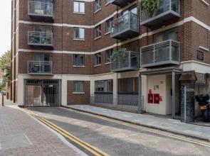 Hoxton 2 Bed Apartment by BaseToGo