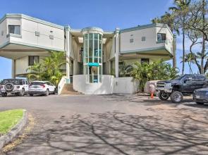 Oceanfront Condo w/ 2 Lanais, Walk to Beach!