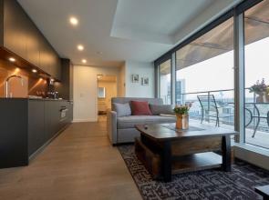 Van House 1 Bdrm Spectacular 1 Bdrm Condo With Spacious Deck View