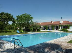 Shared Farmhouse Near Serra Monfuradoca