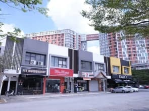 Suria Jelutong Cozy Studio by BeeStay