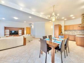 Alex Apartments near Kreshatik st