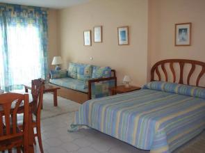 Apartamentos Benal Beach