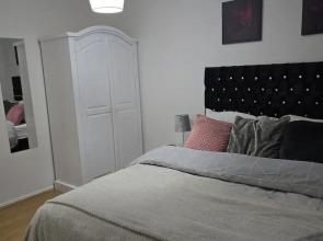 Emerald Apartment With Triple A Star Proximity