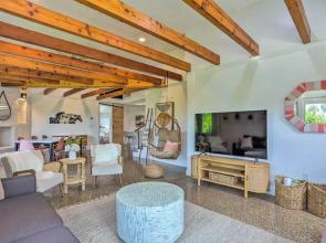 Hutchinson Island Cottage: Steps to the Beach