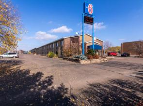 Motel 6 Eau Claire, WI