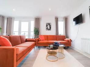 Stunning Riverside Apartment