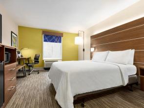 Holiday Inn Express & Suites Philadelphia - Mt. Laurel by IHG