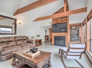 Bryan Home w/ Deck & Yard ~ 4 Mi to Texas A & M!