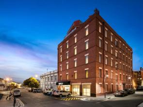 Quest Waterfront Apartment Hotel 