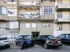 Peaceful Algés Family Home