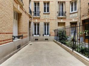 Charming 1 Bedroom Apartment Eiffel Tower