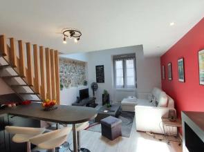 Hyper center, air-conditioned, for 4A lot of charm and character #C3