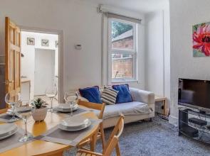 Stayzo House Accommodation - Coventry Free Parking