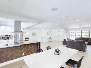 Villa Shapira 6BR Luxurious Designer Home With Heated Pool