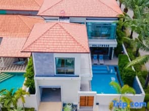 Hollywood Pool Villa Pattaya walking street 2km