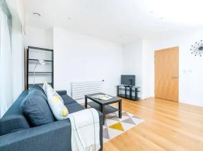 Modern 2br East London Flat