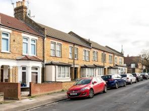 NEW Super 3BD Family Home Stunning London Views