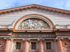 Travelling Light Apartments @ Leftbank