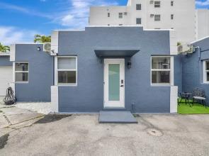 2BR 1BA off Las Olas Steps to Beach