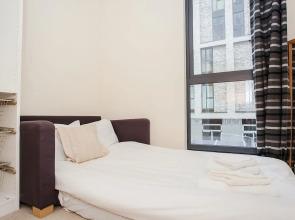 Modern 2 Bed Apartment Close to Canary Wharf