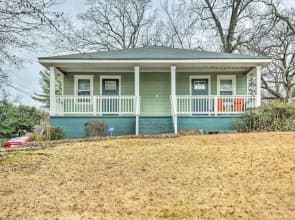 East Point Home ~ 6 Mi to Downtown ATL