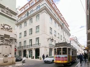 JOIVY Sunny 1-bed flat w/terrace&sea view in Baixa, 3mins to Arco da Rua Augusta