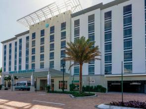 Hotel Dello Fort Lauderdale Airport, Tapestry Collection by Hilton