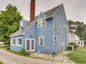 Charming South Bend Retreat ~ 1 Mi to Notre Dame!