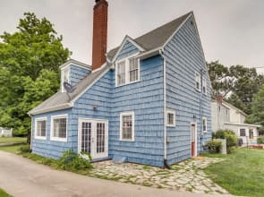 Charming South Bend Retreat ~ 1 Mi to Notre Dame!