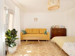 Cute apartment, next to old town, with free parking