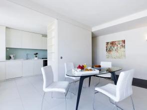 Apt in Lisbon Marina Apartments