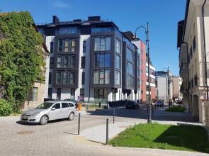 HaPPy Inn VIP, Self Check-In-24x7, A-C, Parking-in-the-underground-Garage