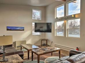 Pet-friendly Duplex w/ Northern Lights Aurora View