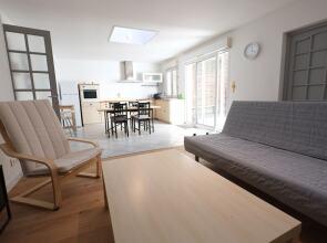 Escale de 80 m2 avec cour et parking