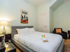 Smart Studio in Lincoln Park by Sonder