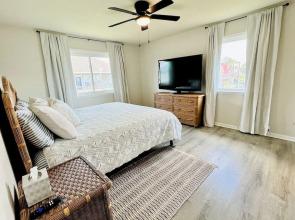 Nash's Landing 3 Bedroom Home by RedAwning