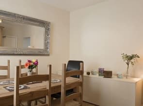 Cargo Cafe Apartments