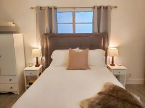 Stylish & Newly-Renovated Suites near Las Olas